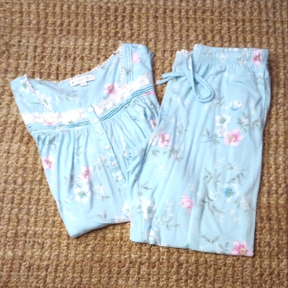 Eileen West Other - Eileen West Floral Pajamas Set